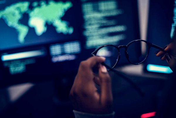 千元眼鏡成本僅20塊，6億近視人口的“暴利”行業(yè)真相